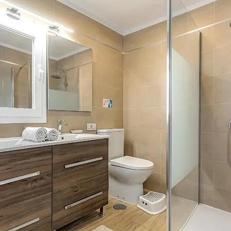 Jacuzzi With Ocean View Apartment