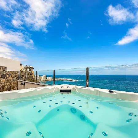 Jacuzzi With Ocean View Apartment